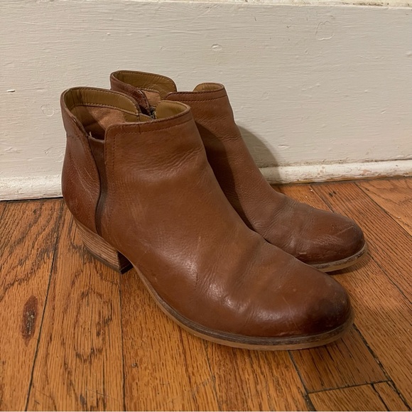 Clarks Tan Leather Ankle Boots - Picture 3 of 8